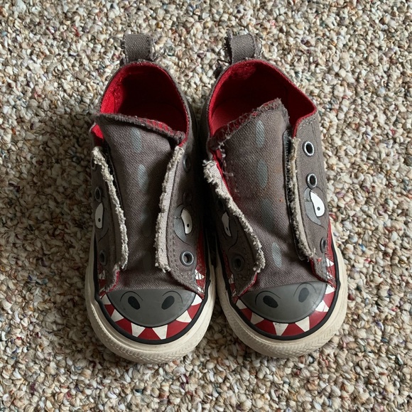 converse dinosaur velcro